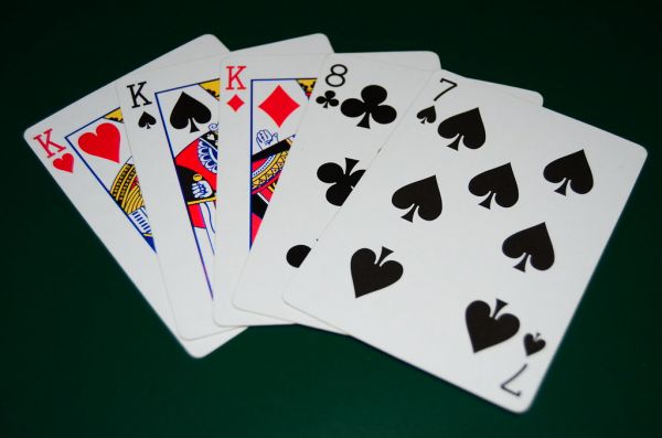 https://www.gambling911.com/gambling/conor-mcgregor-vs-max-holloway-betting-odds-17-05-2026.html - 康纳vs霍洛威赔率揭秘：MMA巨星跨界德扑的5大陷阱