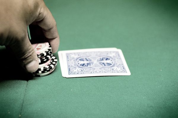 https://www.reddit.com/r/poker/comments/1u2rz4h/went_deep_in_the_3k_no_limit_wsop_event_and_and_i/ - WSOP深码对决:拿到JJ遭遇UTG全下和CO再