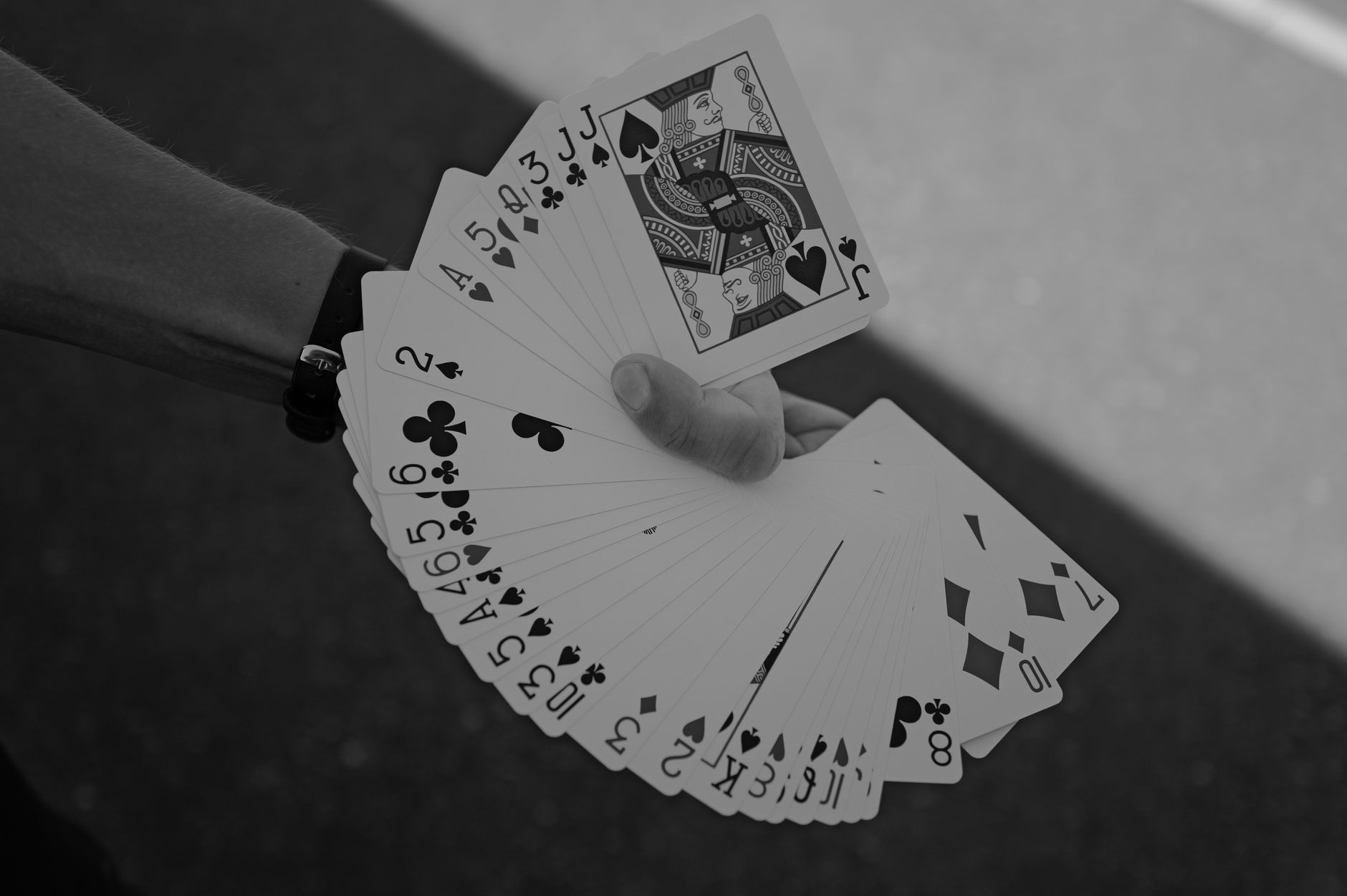 德州扑克资金管理心理技巧：五大策略助你稳定盈利（实战示例）