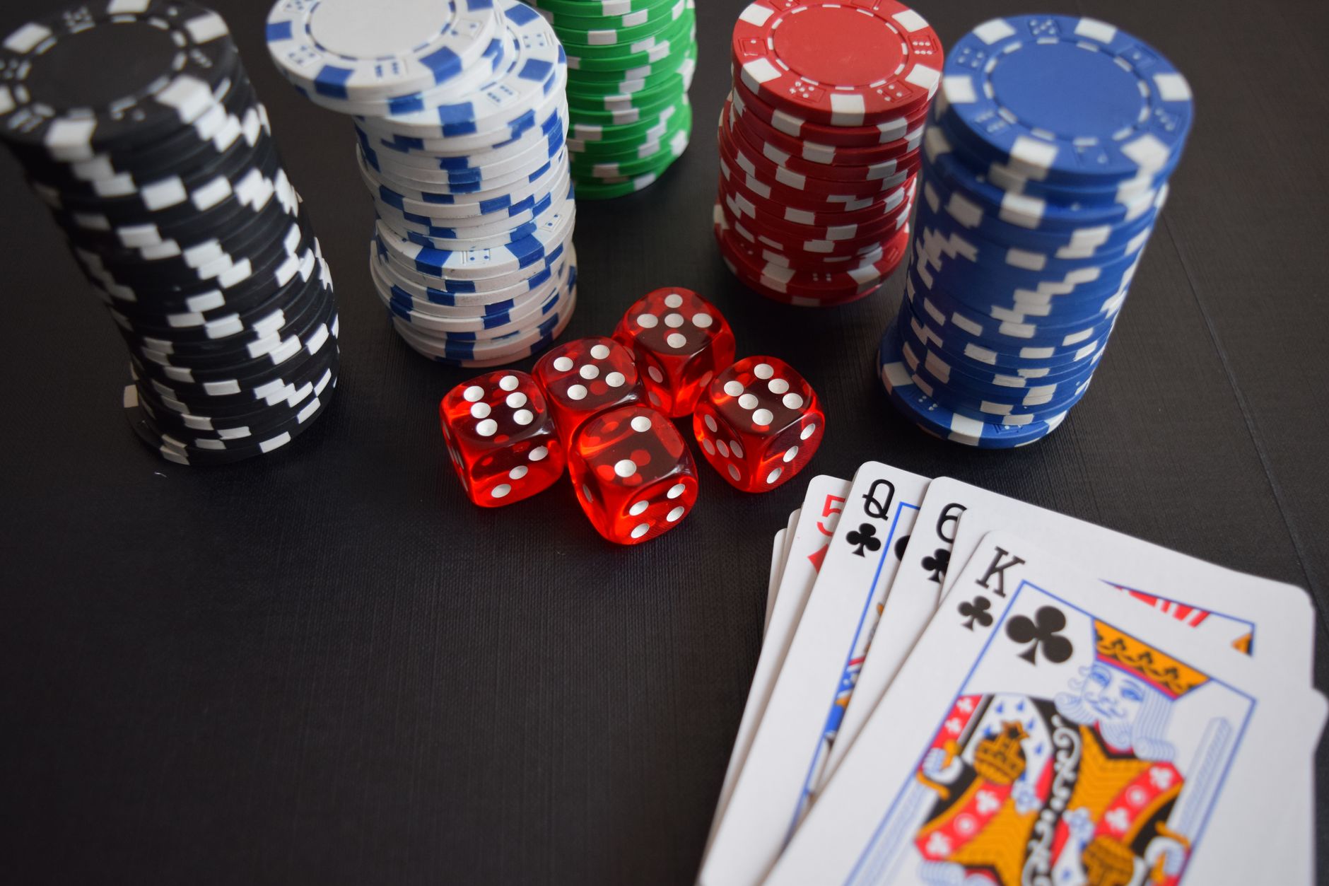职业牌手资金管理六大原则：从买入分配到降级机制的完整拆解
